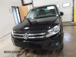 2013 Volkswagen Tiguan SE z VIN WVGBV7AX3DW508802, wystawiony jako IAAI lot #41471406 z przebiegiem 102 426 mil mil oraz . Historia ofert i sprzedaży dostępna na DreamBid. Obrazek 12.