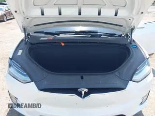 2016 Tesla Model X 70D z VIN 5YJXCBE25GF029372, wystawiony jako IAAI lot #42325335 z przebiegiem 80 071 mil mil oraz . Historia ofert i sprzedaży dostępna na DreamBid. Obrazek 10.