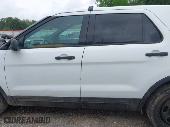 2016 Ford Police Interceptor Utility z VIN 1FM5K8AR7GGA08217, wystawiony jako IAAI lot #42180179 z przebiegiem 122 649 mil mil oraz . Historia ofert i sprzedaży dostępna na DreamBid. Obrazek 14.