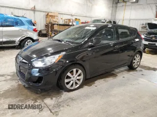 2012 Hyundai Accent SE z VIN KMHCU5AE5CU022884, wystawiony jako Copart lot #57797185 z przebiegiem 103 209 mil mil oraz Tytuł czysty. Historia ofert i sprzedaży dostępna na DreamBid. Obrazek 1.