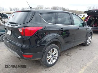 2019 Ford Escape SE z VIN 1FMCU9GD8KUB56356, wystawiony jako IAAI lot #42048802 z przebiegiem 109 356 mil mil oraz . Historia ofert i sprzedaży dostępna na DreamBid. Obrazek 4.