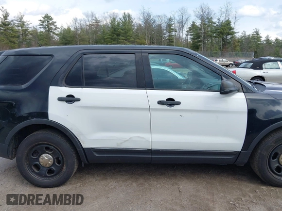 2013 Ford Utility Police Interceptor with VIN 1FM5K8AR3DGC20995, listed as a IAAI auction lot 42041125 with 199,419 mi miles. Bid and sale history available at carsss.com. Image 14.