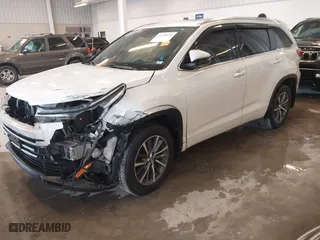 2018 Toyota Highlander SE with VIN 5TDJZRFH9JS819308, listed as a IAAI auction lot 41538455 with 122,126 mi miles. Bid and sale history available at carsss.com. Image 21.