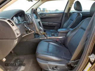 2010 Chrysler 300 Touring z VIN 2C3CA5CV0AH125757, wystawiony jako Copart lot #57422895 z przebiegiem 184 101 mil mil oraz Szkoda całkowita • Salvage title. Historia ofert i sprzedaży dostępna na DreamBid. Obrazek 7.