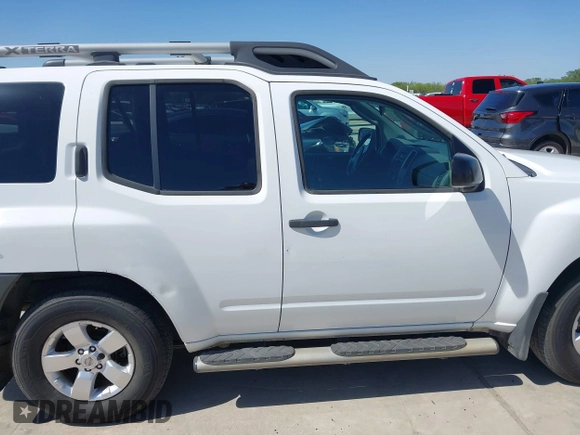 2010 Nissan Xterra S z VIN 5N1AN0NUXAC522471, wystawiony jako IAAI lot #41941676 z przebiegiem 162 757 mil mil oraz . Historia ofert i sprzedaży dostępna na DreamBid. Obrazek 14.