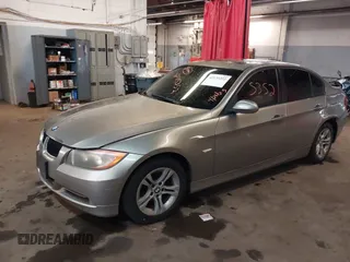 2008 BMW 3 Series 328i z VIN WBAVA37598NL44749, wystawiony jako IAAI lot #42135352 z przebiegiem 132 821 mil mil oraz . Historia ofert i sprzedaży dostępna na DreamBid. Obrazek 2.
