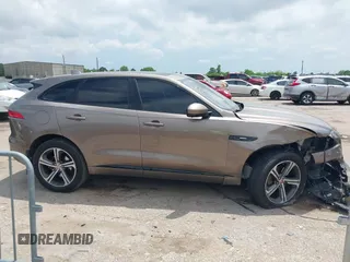 2017 Jaguar F-Pace 35t R-Sport с VIN SADCL2BVXHA067434, выставлен на аукционе IAAI как лот 42057515 с пробегом 101 435 миль миль и . История ставок и продаж доступна на DreamBid. Изображение 13.
