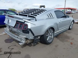 2013 Ford Mustang V6 z VIN 1ZVBP8AM2D5262788, wystawiony jako IAAI lot #41782437 z przebiegiem 54 013 mil mil oraz . Historia ofert i sprzedaży dostępna na DreamBid. Obrazek 4.