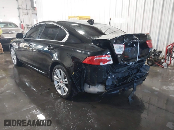 2019 Jaguar XE 25t z VIN SAJAS4FXXKCP52690, wystawiony jako IAAI lot #40936551 z przebiegiem 79 780 mil mil oraz . Historia ofert i sprzedaży dostępna na DreamBid. Obrazek 3.