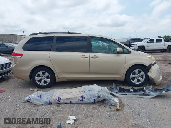 2011 Toyota Sienna LE AAS with VIN 5TDKK3DC4BS037240, listed as a IAAI auction lot 42091924 with 160,748 mi miles. Bid and sale history available at carsss.com. Image 14.