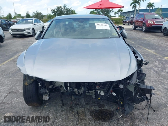 2024 Volkswagen Jetta SE z VIN 3VWEM7BU9RM057291, wystawiony jako IAAI lot #42346409 z przebiegiem 22 301 mil mil oraz . Historia ofert i sprzedaży dostępna na DreamBid. Obrazek 12.