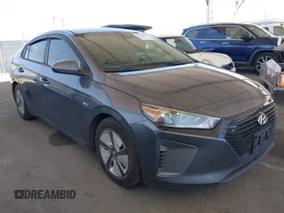 2019 Hyundai Ioniq Blue z VIN KMHC65LC0KU136702, wystawiony jako IAAI lot #42394812 z przebiegiem 134 249 mil mil oraz . Historia ofert i sprzedaży dostępna na DreamBid. Obrazek 1.