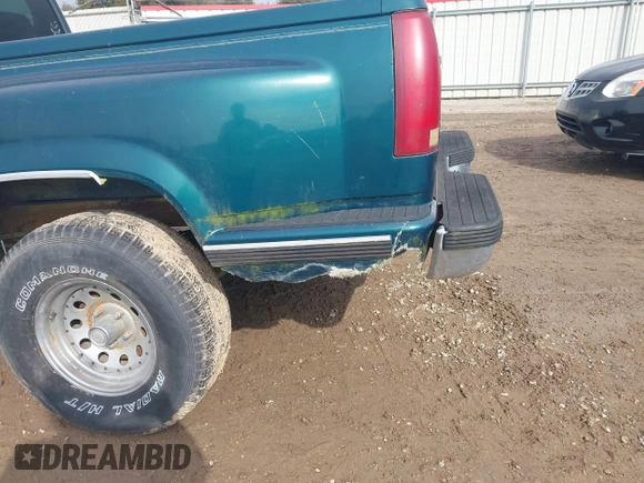1996 Chevrolet Silverado 1500 with VIN 1GCEC14W1TZ126143, listed as a IAAI auction lot 41440716 with 190,935 mi miles and . Bid and sale history available at DreamBid. Image 6.