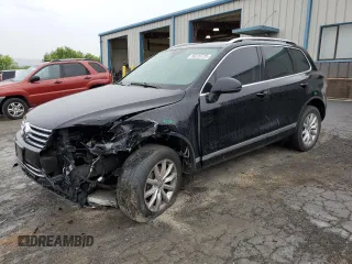 2015 Volkswagen Touareg Lux z VIN WVGEP9BPXFD007826, wystawiony jako Copart lot #58220725 z przebiegiem 144 690 mil mil oraz Szkoda całkowita • Salvage title. Historia ofert i sprzedaży dostępna na DreamBid. Obrazek 1.