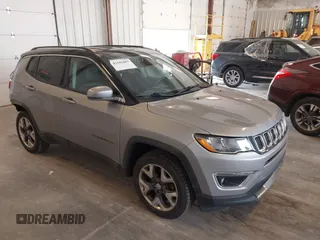 2018 Jeep Compass Limited z VIN 3C4NJDCB1JT267028, wystawiony jako IAAI lot #42102683 z przebiegiem 82 001 mil mil oraz . Historia ofert i sprzedaży dostępna na DreamBid. Obrazek 1.