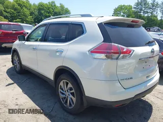 2015 Nissan Rogue SL z VIN 5N1AT2MV6FC882436, wystawiony jako IAAI lot #42372308 z przebiegiem 132 123 mil mil oraz . Historia ofert i sprzedaży dostępna na DreamBid. Obrazek 3.