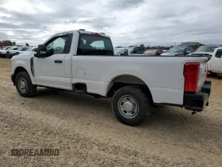 2024 Ford F-250 XL z VIN 1FTBF2AA3RED12078, wystawiony jako Copart lot #76826684 z przebiegiem Nie podano mil oraz Szkoda całkowita • Salvage title. Historia ofert i sprzedaży dostępna na DreamBid. Obrazek 2.