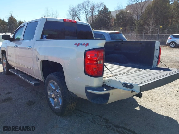 2015 Chevrolet Silverado 1500 High Country with VIN 3GCUKTEJ2FG434388, listed as a IAAI auction lot 41677014 with 117,959 mi miles. Bid and sale history available at carsss.com. Image 3.