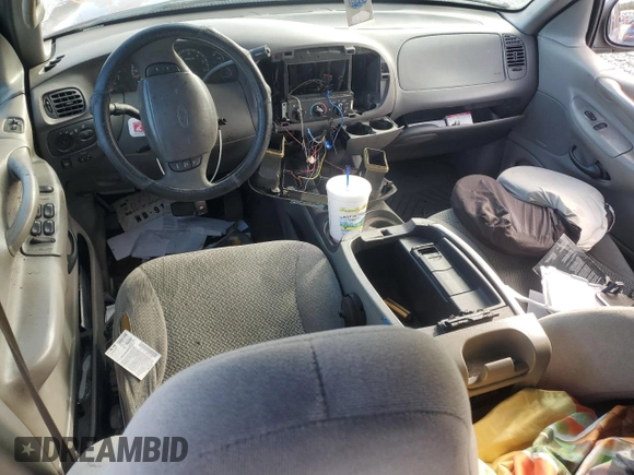 2000 Ford Expedition XLT with VIN 1FMRU166XYLA82466, listed as a Copart auction lot 42507135 with 214,014 mi miles and Salvage Title. Bid and sale history available at DreamBid. Image 8.