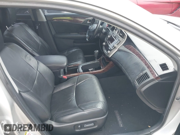 2012 Toyota Avalon z VIN 4T1BK3DB7CU453850, wystawiony jako IAAI lot #41425863 z przebiegiem 142 623 mil mil oraz . Historia ofert i sprzedaży dostępna na DreamBid. Obrazek 5.