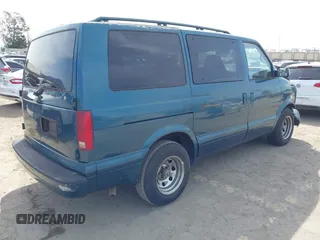 2001 GMC Safari with VIN 1GKDM19W61B514268, listed as a IAAI auction lot 41936185 with 159,881 mi miles and . Bid and sale history available at carsss.com. Image 4.