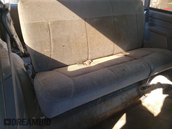 1996 Ford Bronco XL с VIN 1FMEU15N4TLB67027, выставлен на аукционе Copart как лот 75346314 с пробегом 185 224 миль миль и Списание • Salvage title. История ставок и продаж доступна на DreamBid. Изображение 11.