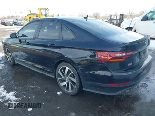 2019 Volkswagen Jetta GLI S z VIN 3VW6T7BU5KM240619, wystawiony jako IAAI lot #41606714 z przebiegiem 86 557 mil mil oraz . Historia ofert i sprzedaży dostępna na DreamBid. Obrazek 3.