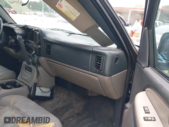 2001 Chevrolet Suburban LS z VIN 3GNEC16T71G254622, wystawiony jako IAAI lot #42115442 z przebiegiem Nie podano mil oraz . Historia ofert i sprzedaży dostępna na DreamBid. Obrazek 5.