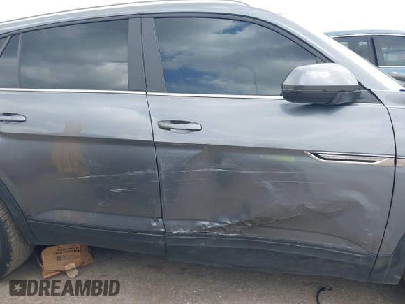 2024 Volkswagen Atlas SE with VIN 1V2JE2CAXRC237272, listed as a IAAI auction lot 42128786 with 61,475 mi miles and . Bid and sale history available at DreamBid. Image 13.