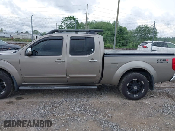 2009 Nissan Frontier SE z VIN 1N6AD09WX9C423595, wystawiony jako IAAI lot #42210046 z przebiegiem 117 142 mil mil oraz . Historia ofert i sprzedaży dostępna na DreamBid. Obrazek 14.