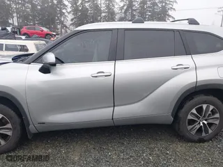 2023 Toyota Highlander Hybrid XLE with VIN 5TDKBRCH3PS118916, listed as a IAAI auction lot 41300848 with 23,981 mi miles. Bid and sale history available at carsss.com. Image 15.