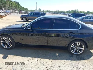 2017 BMW 3 Series 330i z VIN WBA8B9G54HNU09780, wystawiony jako IAAI lot #42287689 z przebiegiem 98 181 mil mil oraz . Historia ofert i sprzedaży dostępna na DreamBid. Obrazek 14.