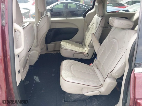 2017 Chrysler Pacifica Limited with VIN 2C4RC1GG1HR509569, listed as a IAAI auction lot 41807694 with 204,340 mi miles. Bid and sale history available at carsss.com. Image 8.