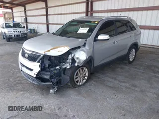 2014 Kia Sorento LX with VIN 5XYKT4A73EG425510, listed as a IAAI auction lot 41882601 with 165,751 mi miles and . Bid and sale history available at carsss.com. Image 17.