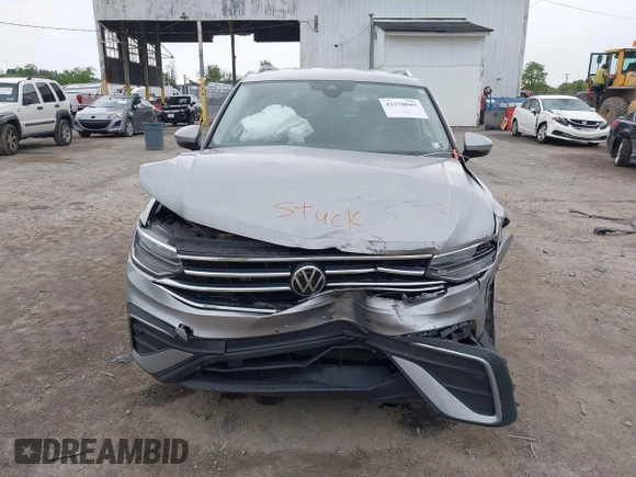 2023 Volkswagen Tiguan SE with VIN 3VV3B7AX1PM137324, listed as a IAAI auction lot 42378045 with 35,187 mi miles and . Bid and sale history available at DreamBid. Image 6.