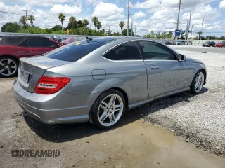 2013 Mercedes-Benz C 250 z VIN WDDGJ4HBXDG089068, wystawiony jako Copart lot #59418245 z przebiegiem 87 912 mil mil oraz Szkoda całkowita • Salvage title. Historia ofert i sprzedaży dostępna na DreamBid. Obrazek 3.
