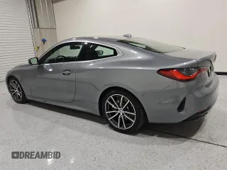 2024 BMW 4 Series 430i z VIN WBA53AP01RCR82185, wystawiony jako Copart lot #55703945 z przebiegiem 24 906 mil mil oraz Czysty tytuł • Clean title. Historia ofert i sprzedaży dostępna na DreamBid. Obrazek 2.