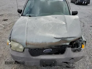 2005 Ford Escape XLS Value z VIN 1FMYU92Z05KA21168, wystawiony jako Copart lot #47630185 z przebiegiem 253 389 mil mil oraz Szkoda całkowita • Salvage title. Historia ofert i sprzedaży dostępna na DreamBid. Obrazek 14.