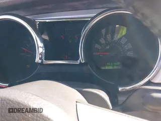 2005 Ford Mustang GT Deluxe с VIN 1ZVFT85H355174523, выставлен на аукционе IAAI как лот 42532902 с пробегом 61 406 миль миль и . История ставок и продаж доступна на DreamBid. Изображение 7.