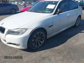 2011 BMW 3 Series 328i xDrive z VIN WBAPK5C57BA654470, wystawiony jako IAAI lot #42361357 z przebiegiem 124 205 mil mil oraz . Historia ofert i sprzedaży dostępna na DreamBid. Obrazek 2.