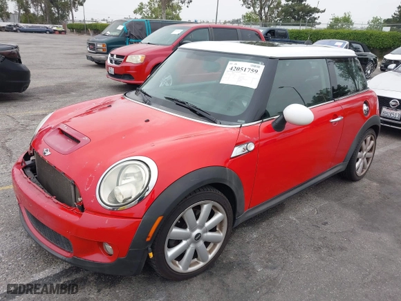 2009 MINI Cooper Hardtop S with VIN WMWMF73549TW87458, listed as a IAAI auction lot 42051759 with 135,309 mi miles. Bid and sale history available at carsss.com. Image 17.