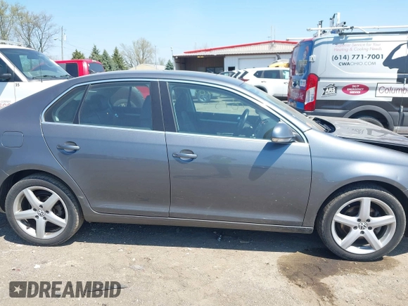 2009 Volkswagen Jetta Sedan SE with VIN 3VWRM71K39M028354, listed as a IAAI auction lot 42025287 with 140,351 mi miles. Bid and sale history available at carsss.com. Image 13.
