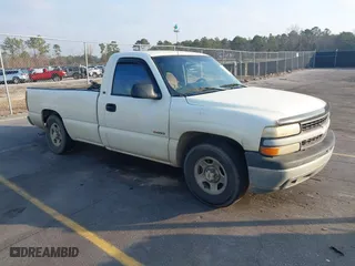 2000 Chevrolet Silverado 1500 with VIN 1GCEC14W5YE140495, listed as a IAAI auction lot 41481120 with 145,631 mi miles. Bid and sale history available at carsss.com. Image 1.