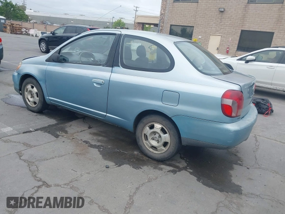 2000 Toyota ECHO z VIN JTDAT1237Y0048597, wystawiony jako IAAI lot #42120794 z przebiegiem 182 312 mil mil oraz . Historia ofert i sprzedaży dostępna na DreamBid. Obrazek 3.