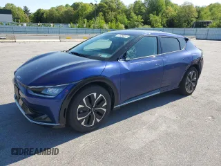 2023 Kia EV6 Wind z VIN KNDC34LA4P5604566, wystawiony jako Copart lot #56543105 z przebiegiem 29 432 mil mil oraz Czysty tytuł • Clean title. Historia ofert i sprzedaży dostępna na DreamBid. Obrazek 1.