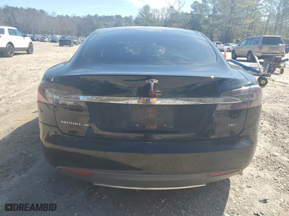 2015 Tesla Model S 85D with VIN 5YJSA1S25FF089617, listed as a Copart auction lot 46180305 with 138636 miles and Salvage Title. Bid and sale history available at carsss.com. Image 6.
