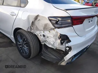 2023 Kia Forte GT-Line z VIN 3KPF54AD0PE673666, wystawiony jako IAAI lot #41242873 z przebiegiem 24 075 mil mil oraz . Historia ofert i sprzedaży dostępna na DreamBid. Obrazek 6.