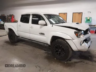 2005 Toyota Tacoma z VIN 5TELU42N55Z103312, wystawiony jako IAAI lot #41425609 z przebiegiem 303 201 mil mil oraz . Historia ofert i sprzedaży dostępna na DreamBid. Obrazek 1.