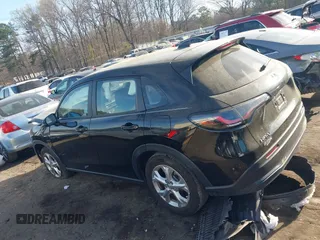 2023 Honda HR-V LX z VIN 3CZRZ1H39PM708833, wystawiony jako IAAI lot #41825121 z przebiegiem 21 395 mil mil oraz . Historia ofert i sprzedaży dostępna na DreamBid. Obrazek 14.