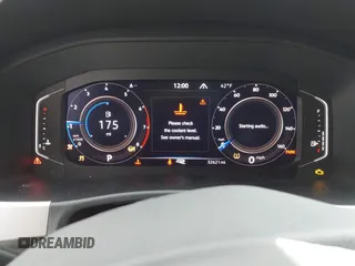 2022 Volkswagen Atlas SEL R-Line z VIN 1V2AR2CA9NC505811, wystawiony jako IAAI lot #41458521 z przebiegiem 32 621 mil mil oraz . Historia ofert i sprzedaży dostępna na DreamBid. Obrazek 7.